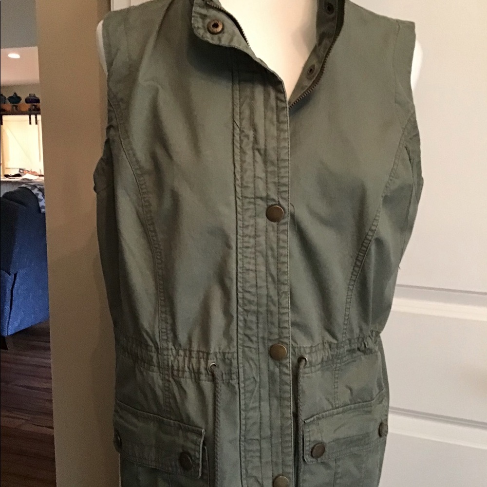 Vest - Picture 2 of 8